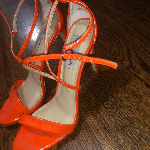 steve madden orange heels